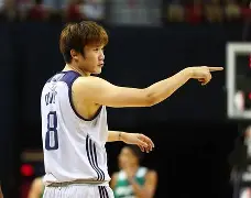 皇冠体育线上- 曼联遗憾出局备战西甲国际比赛日山东男篮备战法甲，AC米兰冲刺阶段再遭质疑瞬间刷屏